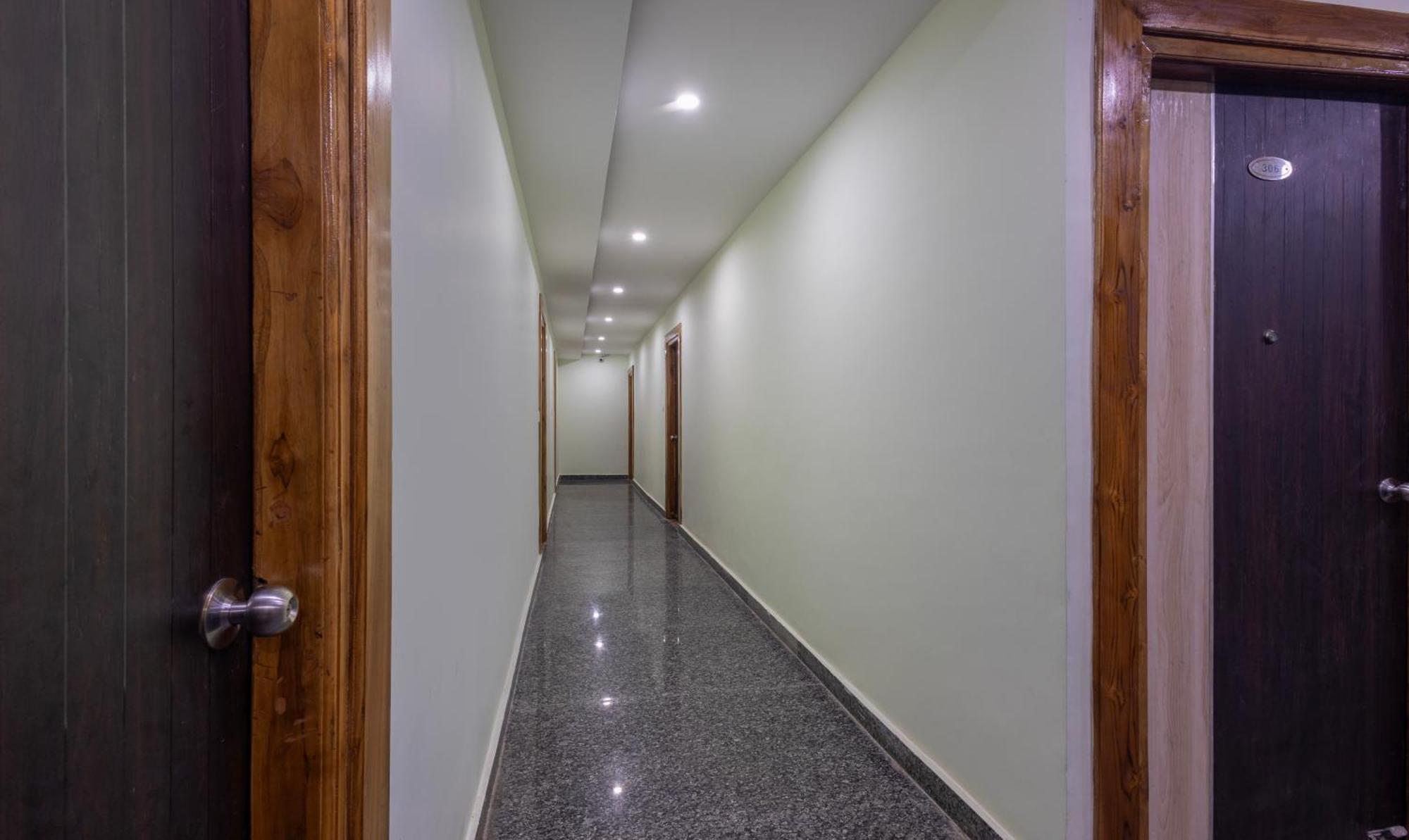 Treebo Shakuntalam, Near Lucknow Airport Hotel Екстериор снимка